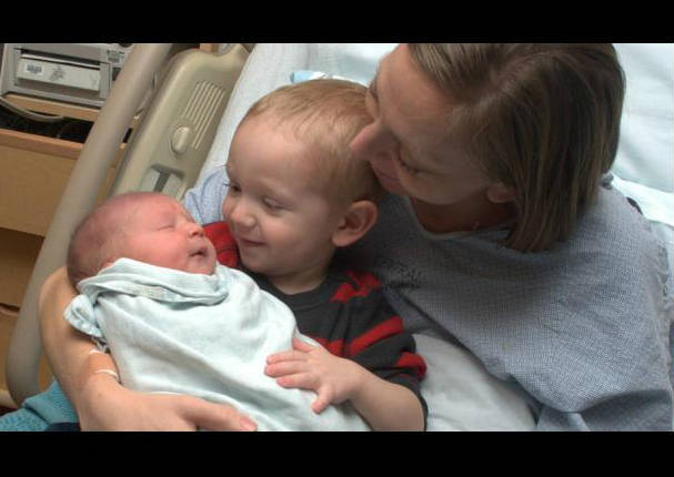 18 fotos de la reacción de niños que conocen a sus hermanos por primera vez (FOTOS) 18 fotos de la reacción de niños que conocen a sus hermanos por primera vez (FOTOS)