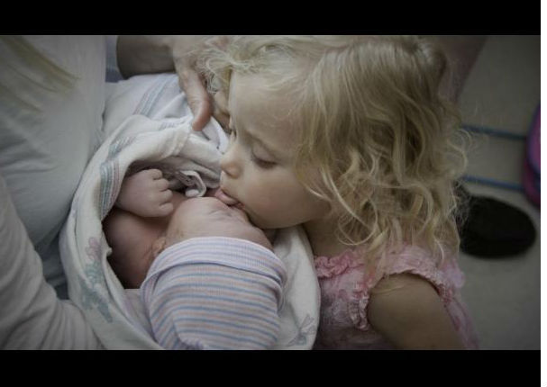 18 fotos de la reacción de niños que conocen a sus hermanos por primera vez (FOTOS) 18 fotos de la reacción de niños que conocen a sus hermanos por primera vez (FOTOS)