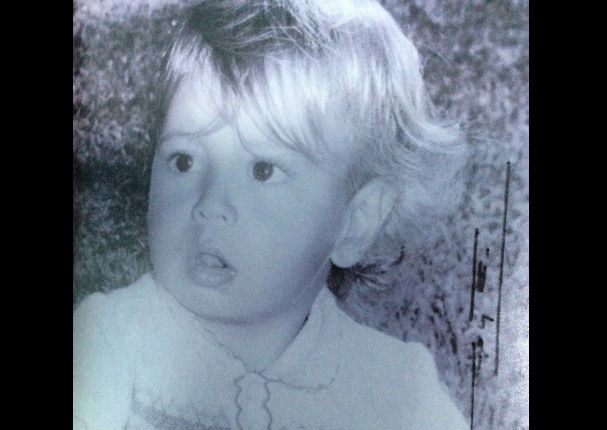 ¿Quién es este tierno niño? En la actualidad es un reconocido cantante (FOTO)