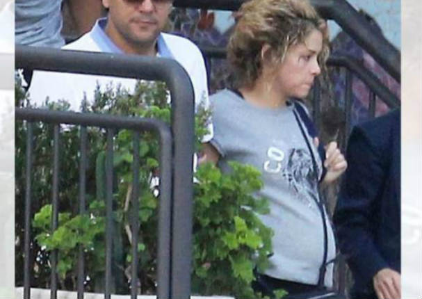 Shakira luce su embarazo en el primer día de escuela de Milan (FOTOS)