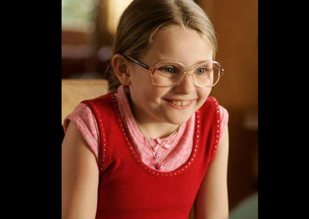 Mira cómo luce en la actualidad la niña de 'Pequeña Miss Sunshine' (FOTOS)