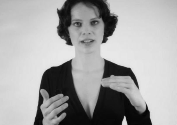 Asombrosa artista alemana canta dos notas al mismo tiempo (VIDEO)