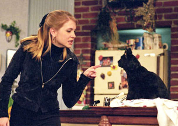 Protagonista de 'Sabrina, la bruja adolescente' olvidó a su hijo dentro de su auto (FOTOS)