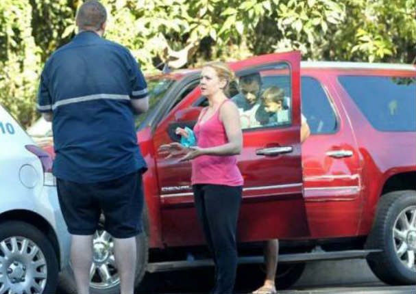 Protagonista de 'Sabrina, la bruja adolescente' olvidó a su hijo dentro de su auto (FOTOS)