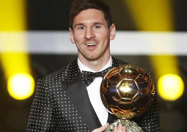 Lionel Messi se tatúa el nombre de su hijo en la pierna (FOTOS)