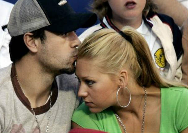 Enrique Iglesias anunció que se separó de su novia