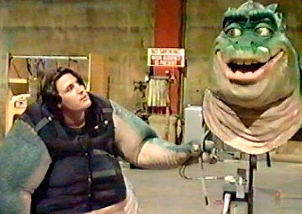 Descubre quién le daba vida al entrañable Earl de la serie ‘Dinosaurio’ (FOTOS)