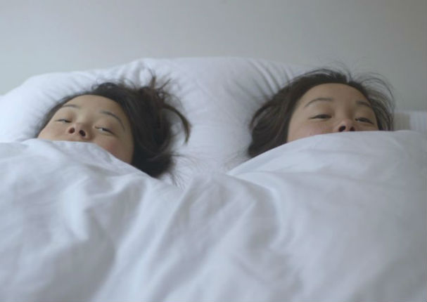 Gemelas separadas al nacer se reencuentran por Facebook (FOTOS)