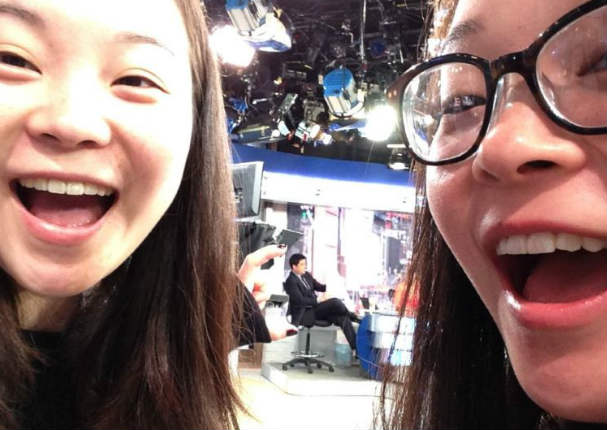 Gemelas separadas al nacer se reencuentran por Facebook (FOTOS)