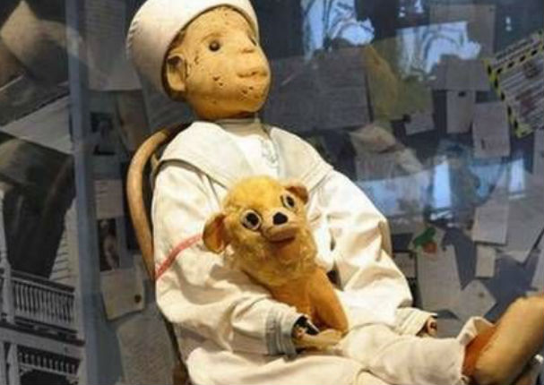 Conoce el verdadero rostro del muñeco diabólico Chucky (FOTOS)