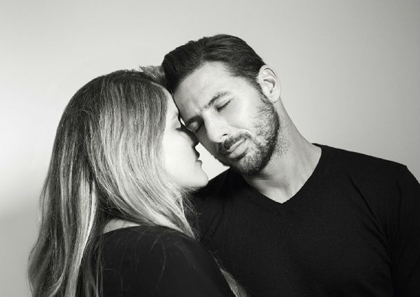 Claudio Pizarro luce su amor con su esposa en sesión de fotos(FOTOS)