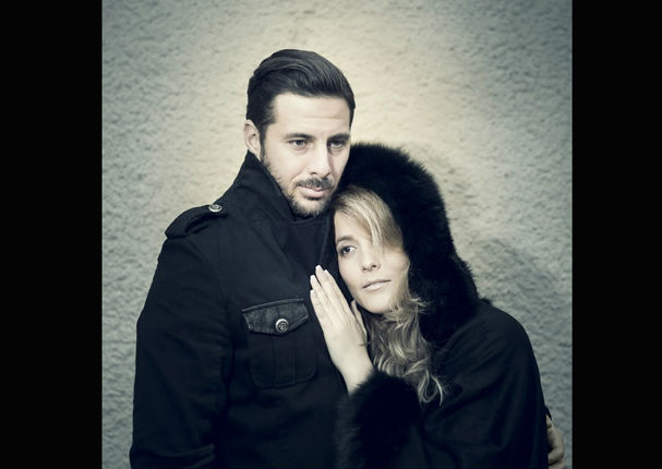 Claudio Pizarro luce su amor con su esposa en sesión de fotos(FOTOS) Claudio Pizarro luce su amor con su esposa en sesión de fotos(FOTOS)
