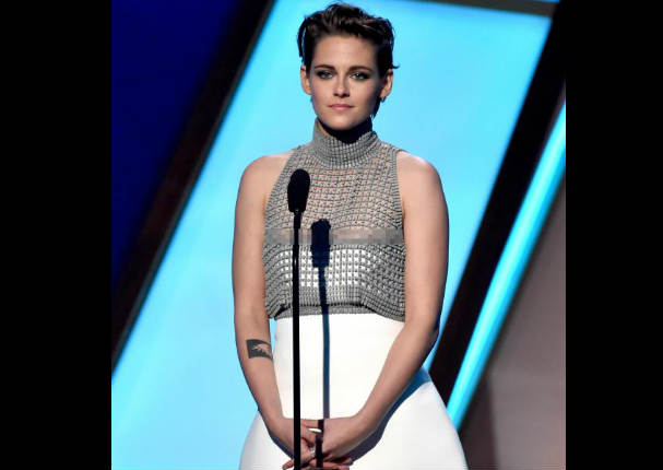 Protagonista de Crepúsculo mostró de más en los 'Hollywood Film Awards' (FOTOS)