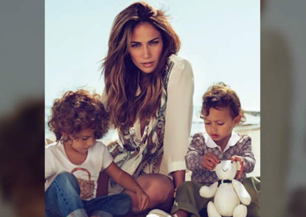 Jennifer Lopez se prepara para Navidad al lado de sus hijos (FOTO)