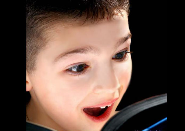 Este niño enloqueció cuando se enteró que iría a ver un partido del Manchester United (VIDEO)