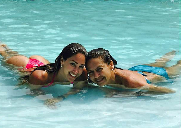 Melissa Loza comparte tierna y sexy fotografía junto a su madre (FOTO)