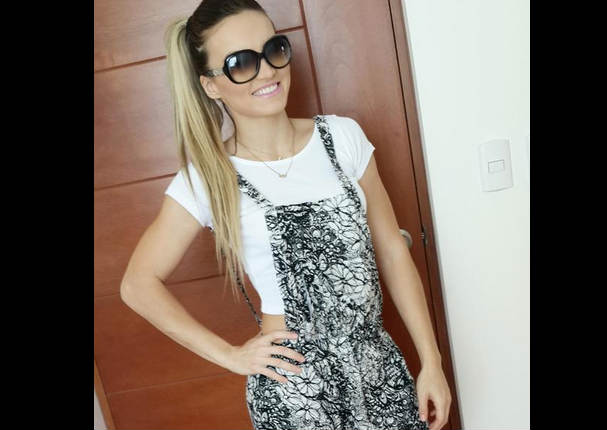 Cachaza estremece las redes sociales con sexy fotos en bikini