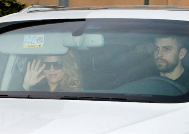 Difunden las primeras fotos de Shakira y el pequeño Sasha fuera del hospital (FOTOS)