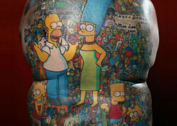 Hombre tiene 203 tatuajes de 'Los Simpson' en el cuerpo