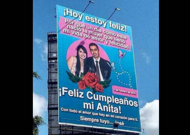 Joven declaró su amor en valla publicitaria y lo 'trolean' en redes sociales (FOTOS)