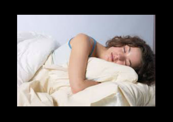 Descubre el significado de las posiciones más comunes al dormir  (FOTOS)