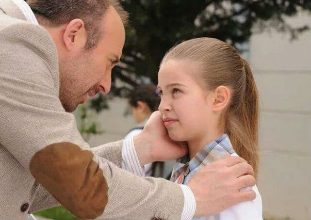 Las mil y una noches: Mira cómo luce hoy la bella hija de Onur (FOTOS)