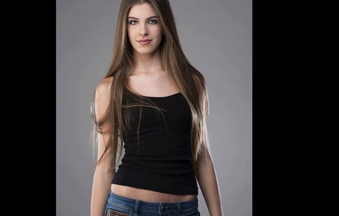 Las mil y una noches: Mira cómo luce hoy la bella hija de Onur (FOTOS)