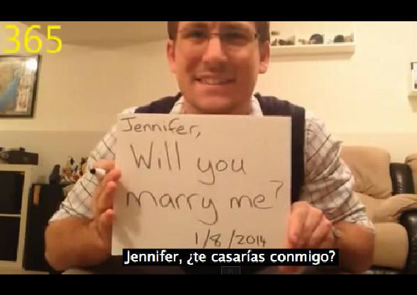 ¡Romántico! Le pidió matrimonio a su pareja durante todo un año  (VIDEO)