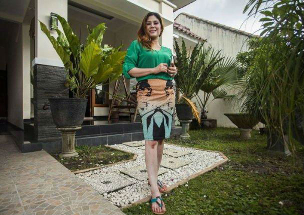 ¿Compras una casa y te llevas una esposa de regalo? (VIDEO)