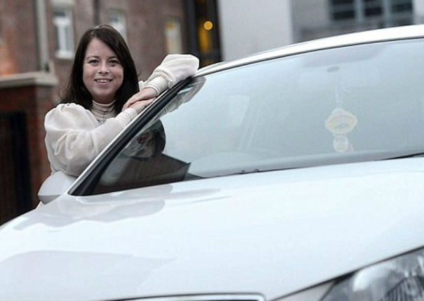 Olvidó dónde estacionó su auto y lo encuentra gracias a Facebook