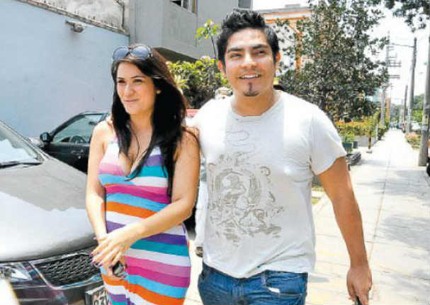Esposa de Erick Elera molesta por 'ampays' del actor