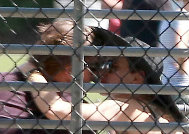 Brad Pitt y Angelina Jolie son captados muy cariñosos