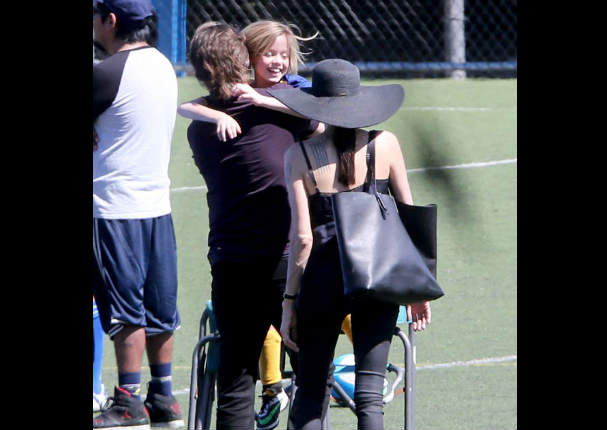 Brad Pitt y Angelina Jolie son captados muy cariñosos