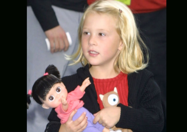 Mira cómo luce hoy la pequeña que prestó la voz a Boo en Monsters Inc (FOTOS)