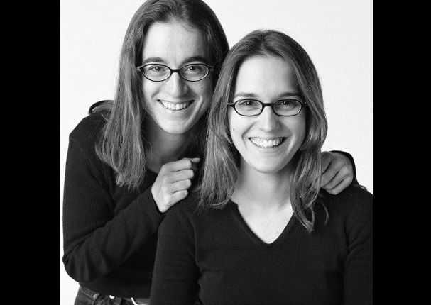 Mira las asombrosas fotos de 'gemelos' que no son familia