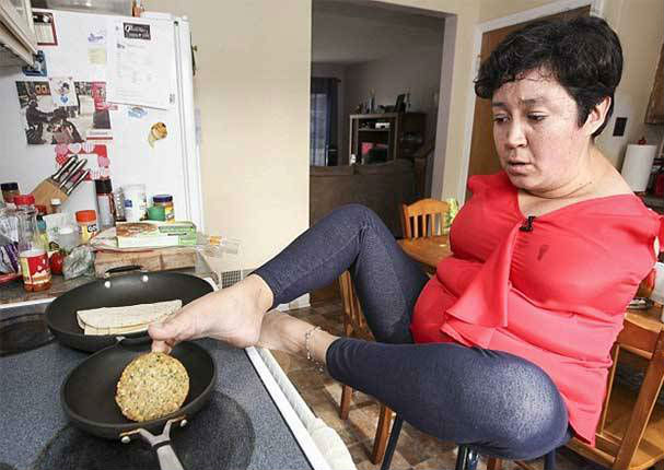 Conoce la valiente historia de una madre e hijo que nacieron sin brazos (FOTOS)