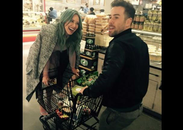 Mira el radical cambio de look de Hilary Duff (FOTOS)