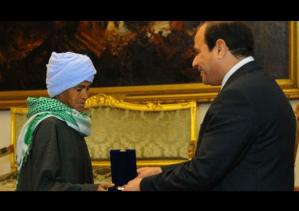 No creerás la razón por la que esta mujer tuvo que vestirse de hombre por 40 años (FOTOS)