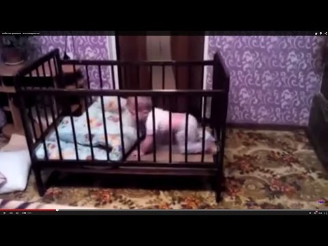 Mira la forma ingeniosa en la que un bebé escapa de su cuna (VIDEO)