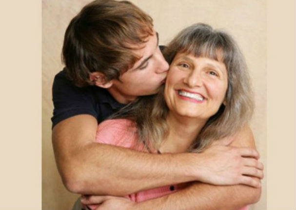 ¿Tu pareja sufre de 'mamitis'?
