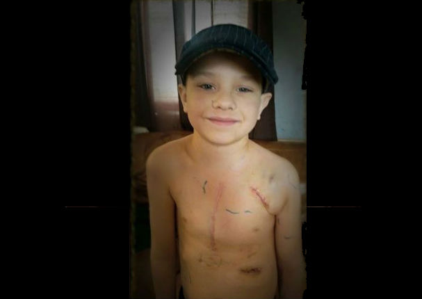 ¿Por qué la imagen de este niño viene conmoviendo a todos en redes sociales?