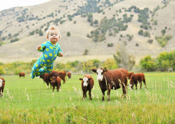 ¡Muy tierno! Pequeño con síndrome de Down logra ‘volar’ gracias a su padre (FOTOS)