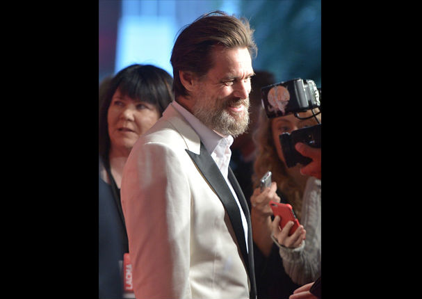 Jim Carrey sorprende con radical cambio de look (FOTOS)