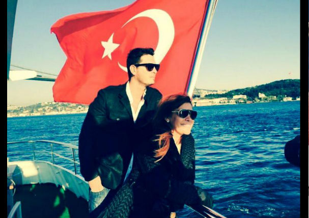 Luego de entrevistar a Onur, Magaly  y Cristian Rivero imitan escena de ‘Titanic’ (FOTO)