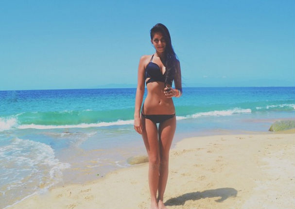 Hija de la fallecida actriz Mariana Levy sorprende con fotos en bikini