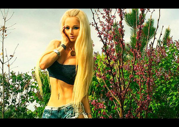 Mira la última sesión de fotos de la famosa ‘Barbie Humana’