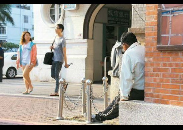 ¡Conmovedor! Hombre espera por su cita desde hace 20 años