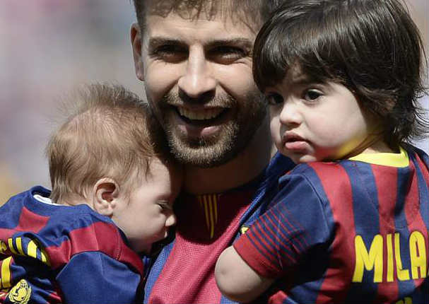 Gerard Piqué comparte tierna foto al lado de sus hijos Milan y Sasha Gerard Piqué comparte tierna foto al lado de sus hijos Milan y Sasha