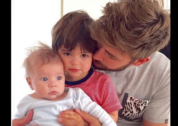 Gerard Piqué comparte tierna foto al lado de sus hijos Milan y Sasha Gerard Piqué comparte tierna foto al lado de sus hijos Milan y Sasha