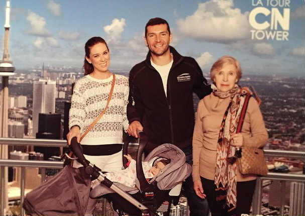 La actriz Jacqueline Bracamontes bromea sobre las cejas de su hijita